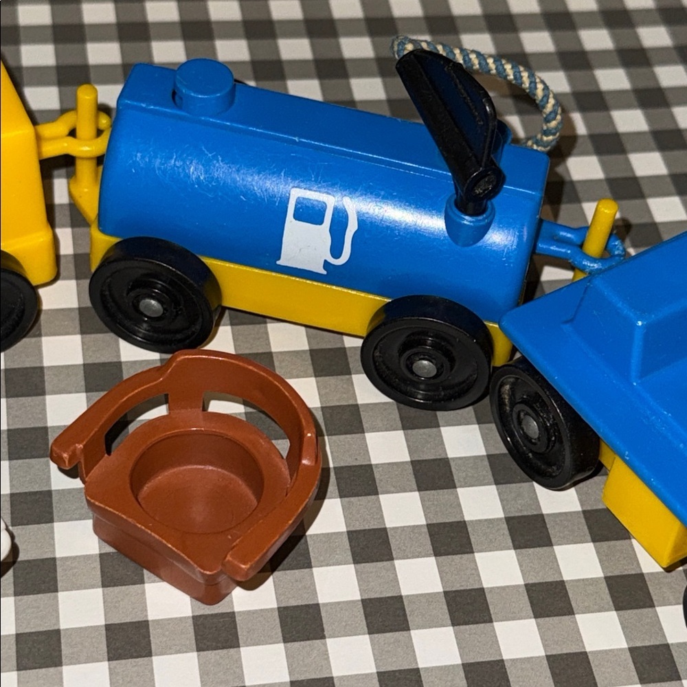 Vintage Fisher price little people Colorful Train fueled truck Toy Mattel 2004 - Picture 5 of 9